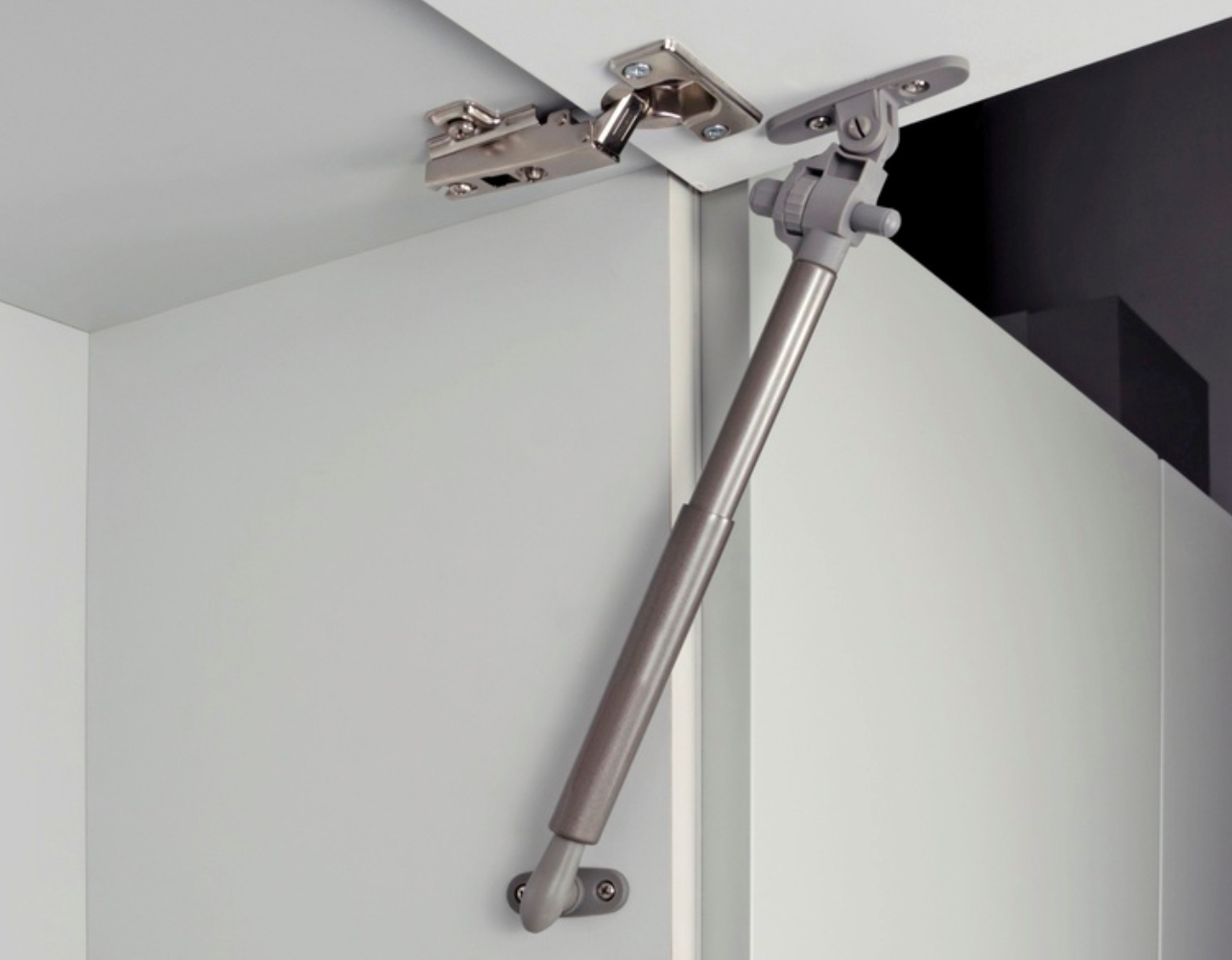 Система газлифтов BOSS RETAINER обеспечит легкое открытие более 80 000 циклов.