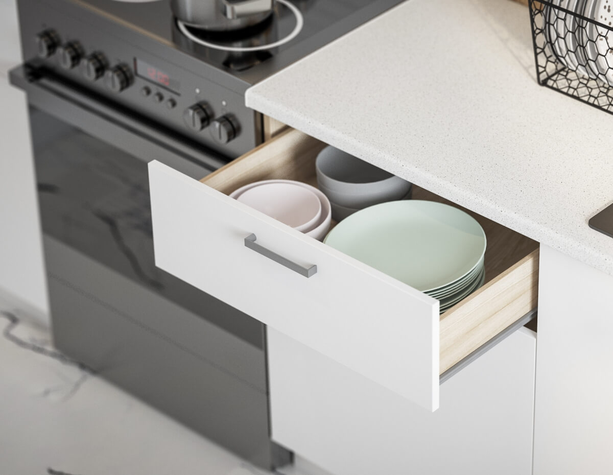 В шкафу есть выдвижной ящик и полка, где удобно хранить кухонные принадлежности, кастрюли и сковороды.